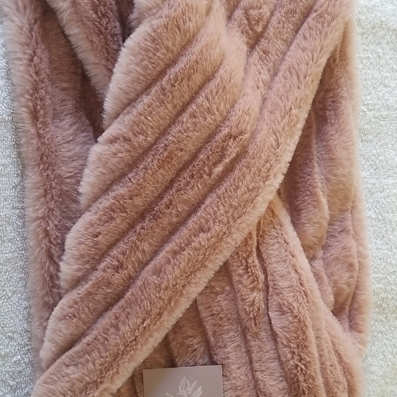 Basha Faux Fur Mink Cowl - Picture 2 of 2